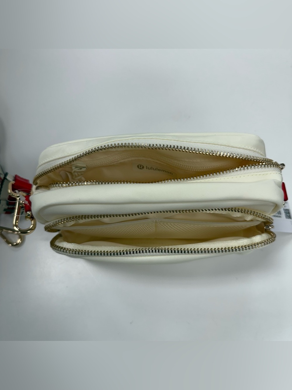 LuluLemon Everywhere Crossbody 2L in Coconut Ivory/Oxford Red/Walnut Crunch/Gold - Picture 6 of 7